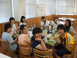 「絆」2年3組 若本 里菜